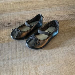 Black toddler girl dress shoes.  Toddler Size 5 EUC